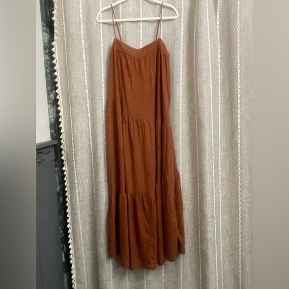 Abercrombie & Fitch Tiered Midi Dress in Rust - Picture 5 of 5